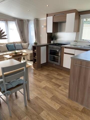 Cosy, Coastal Themed Holiday Home, Rockley Park, Poole, Dorset Экстерьер фото